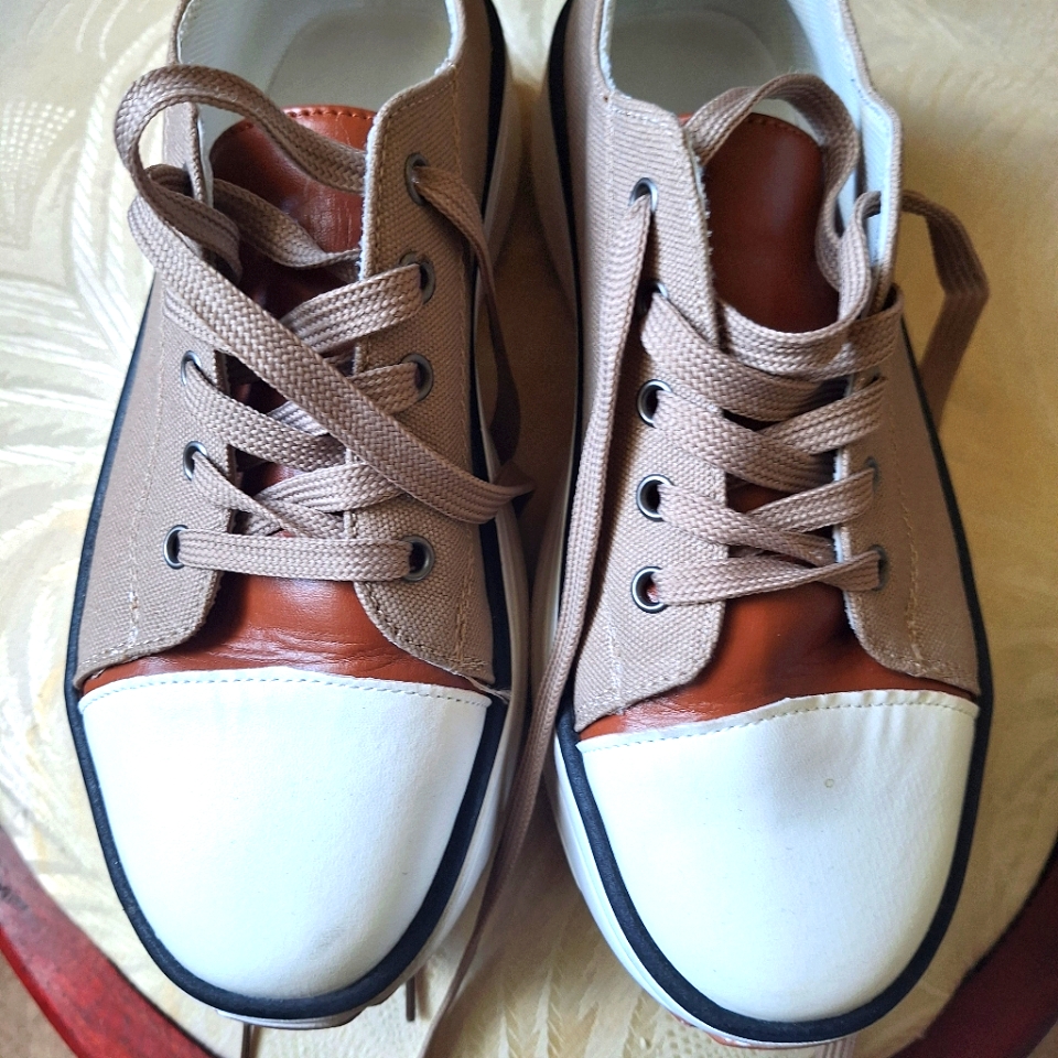 Tan And White Casual Sneakers  Preowned